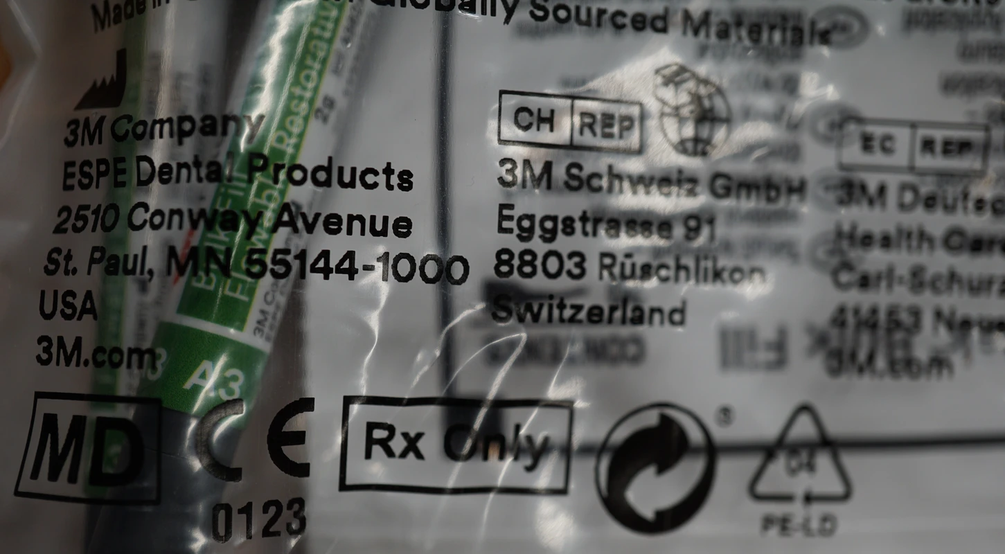 Filtek™ Bulk Fill Flowable Packung 2 x 2 g Spritze A3, 20 Einwegkanülen